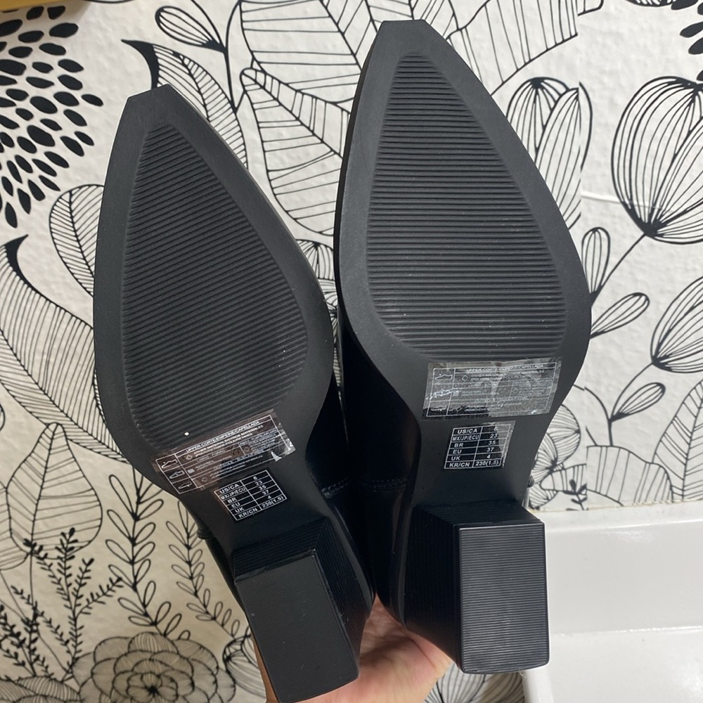 Black Heeled Booties - Forever 21 - Picture 5 of 5